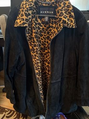 Avenue Black Suede Jacket with Leopard Print Faux-Fur Lining 22/24 Y2K